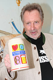 Christian Überschall mit neuem Oktoberfest Masskrug 2008 (Foto: MartiNSchmitz)